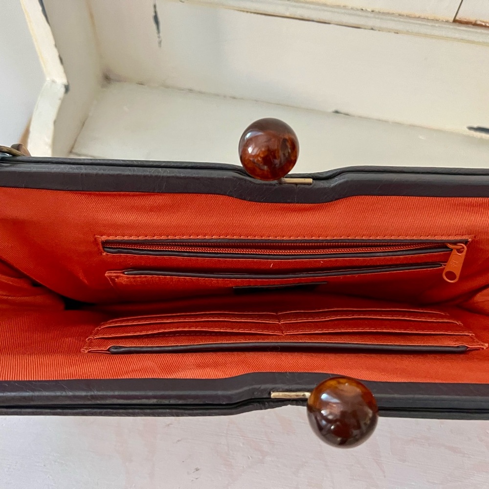 Hobo International Tortoise Chain Kiss Lock Shoulder Bag— Vintage Leather! - Picture 7 of 8
